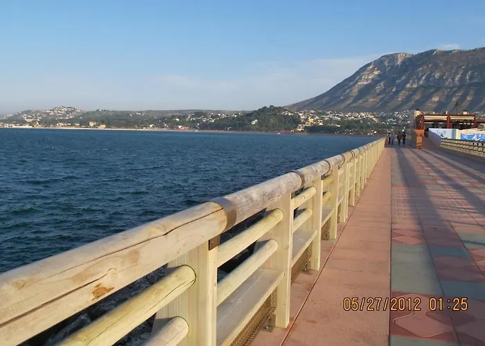 Casa Ceres, Charm And Comfort By The Sea بيت للعطل دينايا